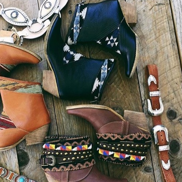 Western Black Leather Aztec Booties - Picture 6 of 6